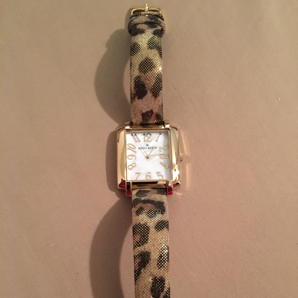 Watch - Picture 3 of 5